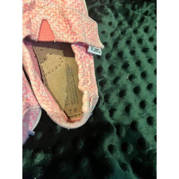Toms toddler little girl size 6 6c pink shoes - Picture 3 of 4